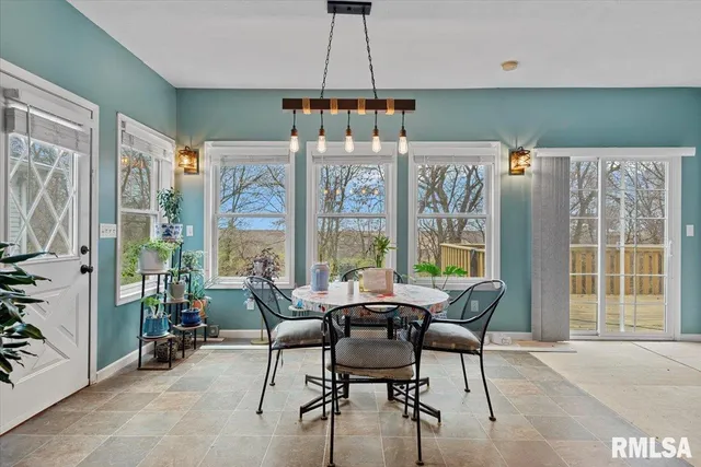 $189,900 | 201 South 3rd Street, Divernon, IL 62530