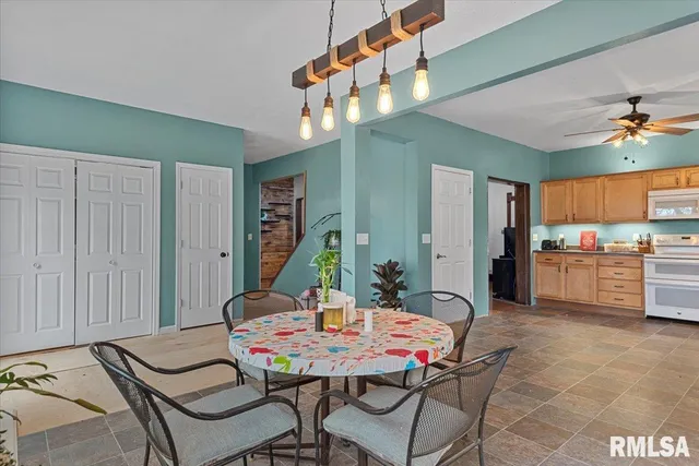 $189,900 | 201 South 3rd Street, Divernon, IL 62530