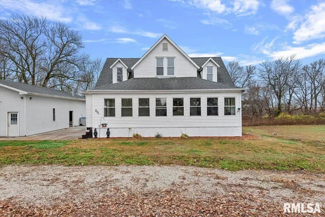 $189,900 | 201 South 3rd Street, Divernon, IL 62530