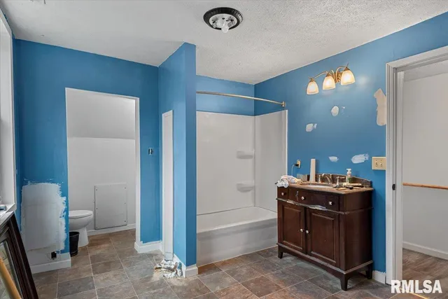 $189,900 | 201 South 3rd Street, Divernon, IL 62530