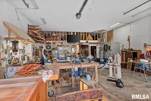 $189,900 | 201 South 3rd Street, Divernon, IL 62530