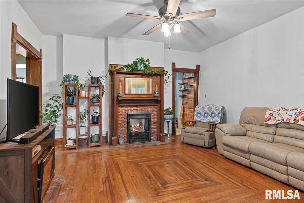 201 South 3rd Street Divernon, IL 62530 - Photo 10 of 53