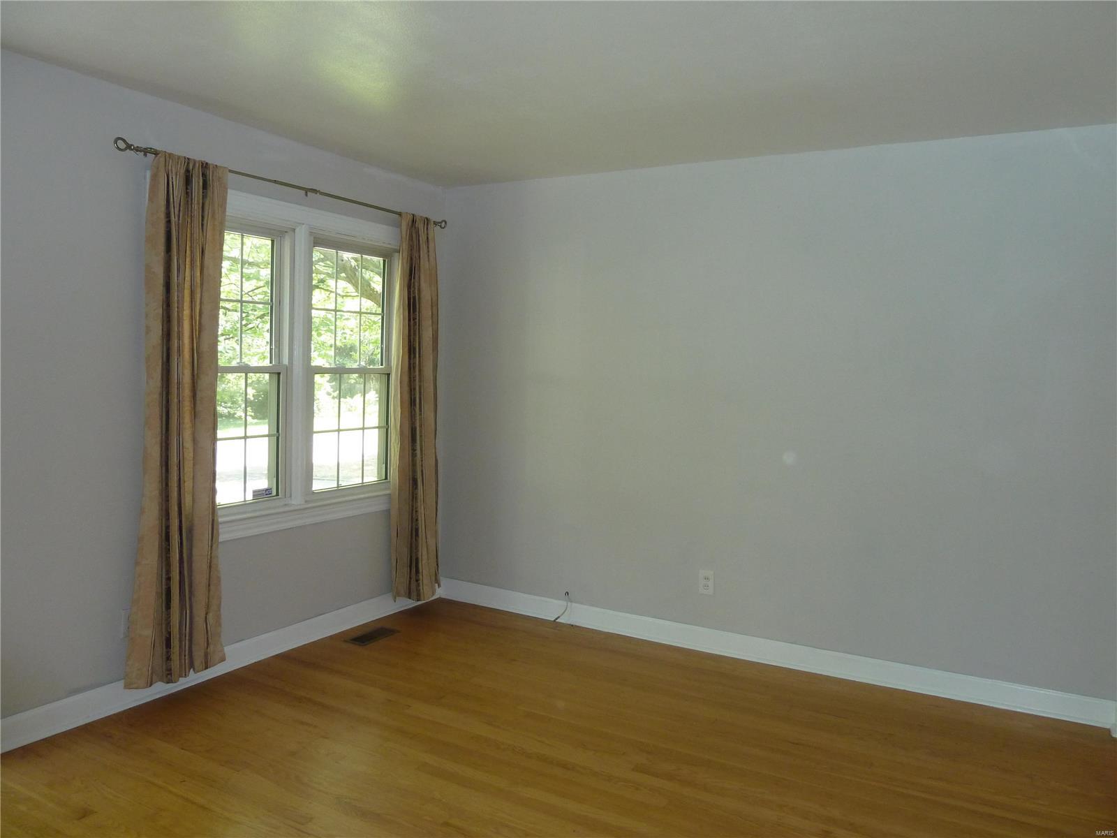 75 Derhake Road Florissant, MO 63031 - Photo 3 of 26 Gallery Image 3