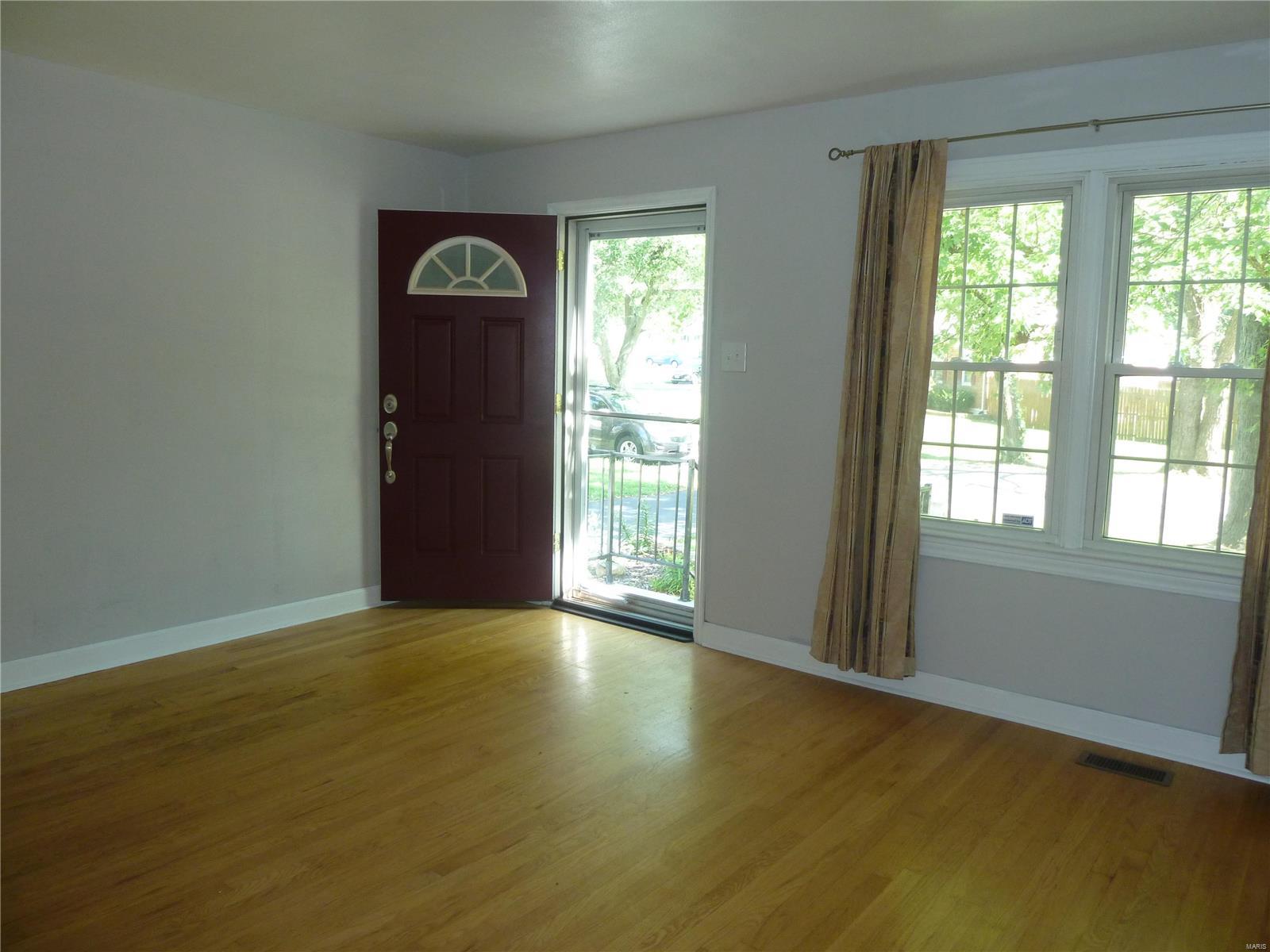 75 Derhake Road Florissant, MO 63031 - Photo 4 of 26 Gallery Image 4
