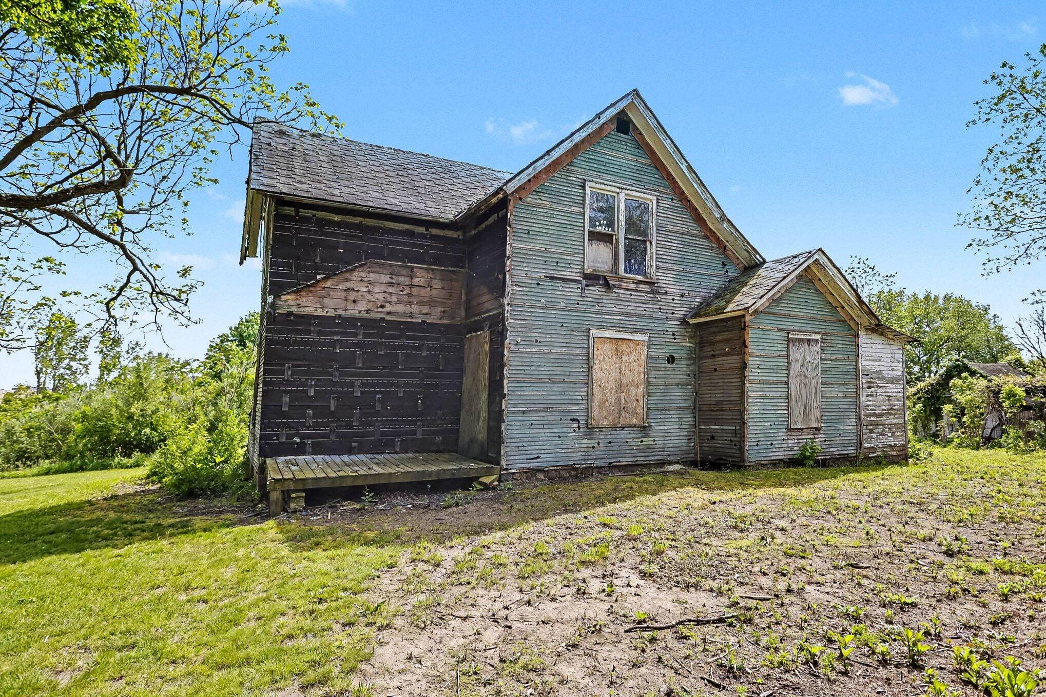 4244 Hillandale Road Sodus, MI 49126 - Photo 5 of 19 001_file_8656