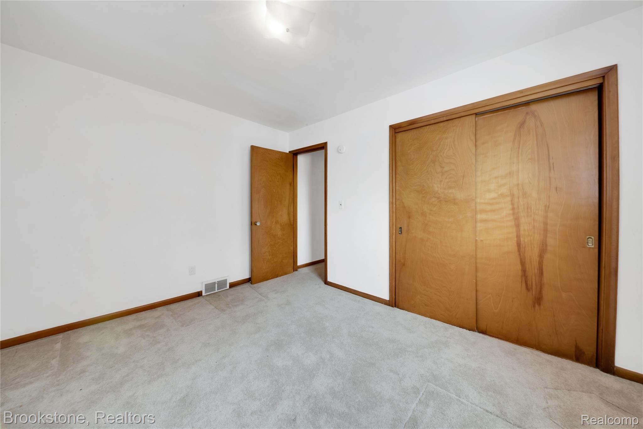2190 Vernier Road Grosse Pointe, MI 48236 - Photo 23 of 43 2190 Vernier - HD Drone Photography-13.jpg