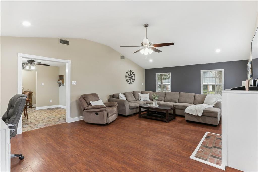 137 Oak Lane Luling, LA 70070 - Photo 2 of 17 Gallery Image 2