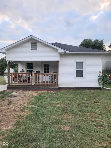 $129,000 | 1327 South 4th Street, Clinton, IN 47842