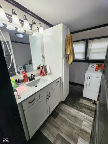 $129,000 | 1327 South 4th Street, Clinton, IN 47842