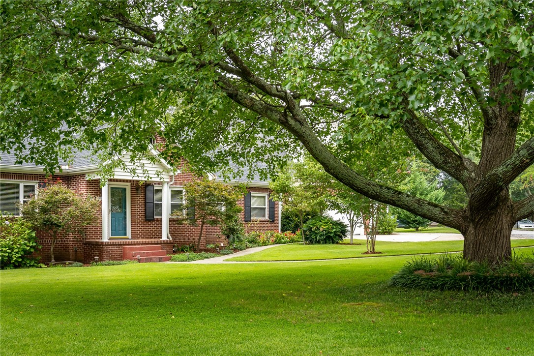 2705 Jackson Square Anderson, SC 29625 - Photo 3 of 39 Gallery Image 3