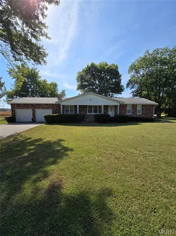 $184,900 | 1011 Voorhees Lane, Brighton, IL 62012