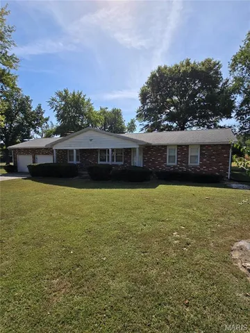 $184,900 | 1011 Voorhees Lane, Brighton, IL 62012