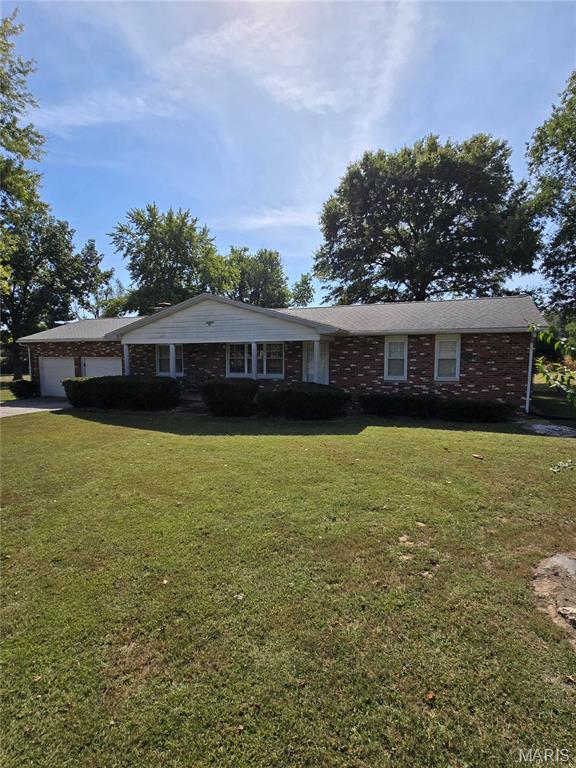 1011 Voorhees Lane Brighton, IL 62012 - Photo 2 of 24