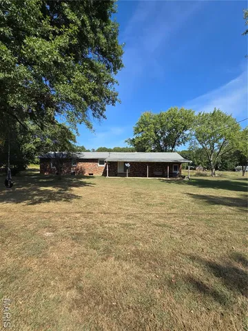 $184,900 | 1011 Voorhees Lane, Brighton, IL 62012