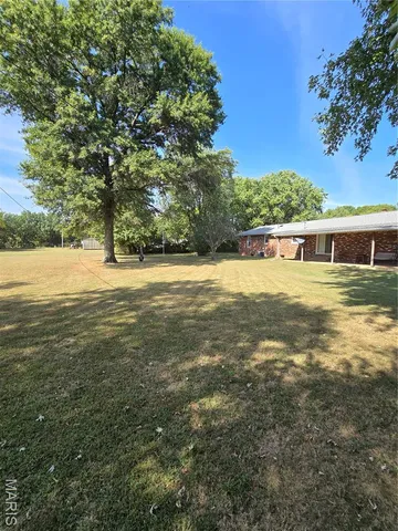 $184,900 | 1011 Voorhees Lane, Brighton, IL 62012