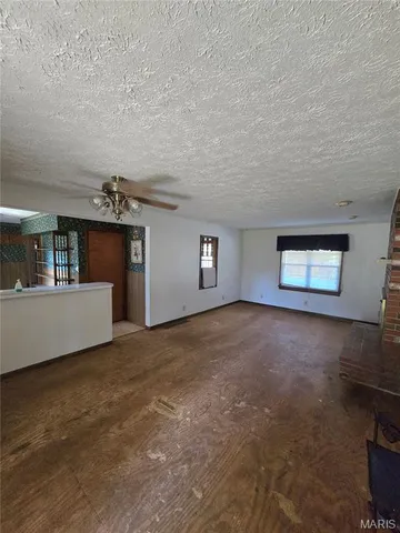 $184,900 | 1011 Voorhees Lane, Brighton, IL 62012