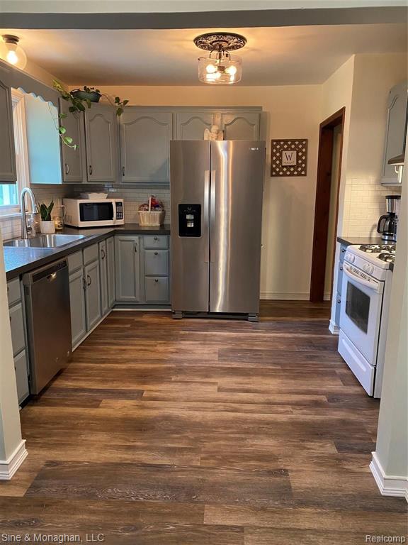 9099 Field Road Algonac, MI 48001 - Photo 21 of 37