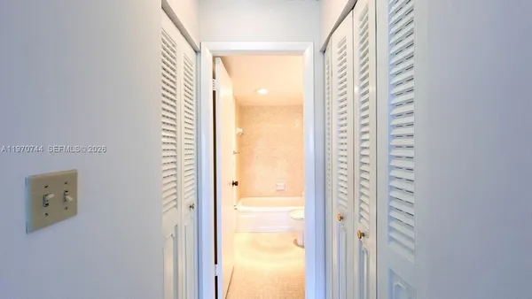 $1,600 | 2761 Taft Street, Unit 408, Hollywood, FL 33020