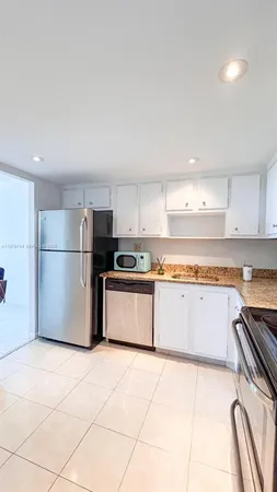 $1,600 | 2761 Taft Street, Unit 408, Hollywood, FL 33020