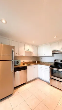 $1,600 | 2761 Taft Street, Unit 408, Hollywood, FL 33020