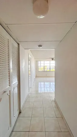 $1,600 | 2761 Taft Street, Unit 408, Hollywood, FL 33020