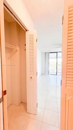 $1,600 | 2761 Taft Street, Unit 408, Hollywood, FL 33020