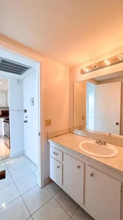 $1,600 | 2761 Taft Street, Unit 408, Hollywood, FL 33020
