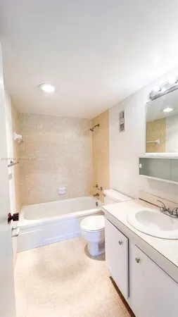 $1,600 | 2761 Taft Street, Unit 408, Hollywood, FL 33020