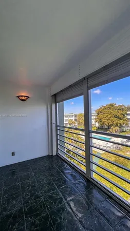 $1,600 | 2761 Taft Street, Unit 408, Hollywood, FL 33020