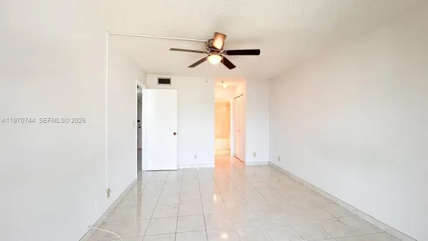 $1,600 | 2761 Taft Street, Unit 408, Hollywood, FL 33020