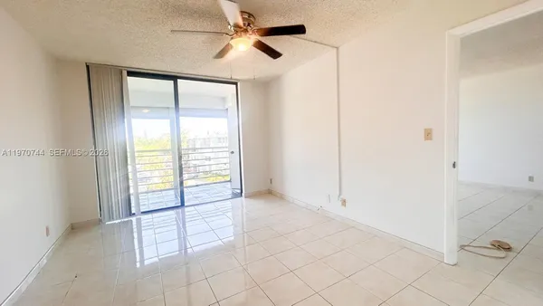 $1,600 | 2761 Taft Street, Unit 408, Hollywood, FL 33020