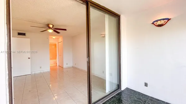 $1,600 | 2761 Taft Street, Unit 408, Hollywood, FL 33020