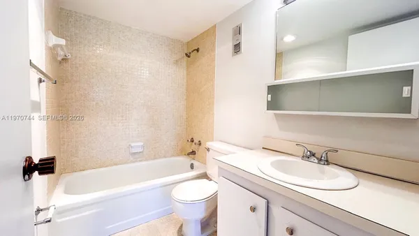 $1,600 | 2761 Taft Street, Unit 408, Hollywood, FL 33020