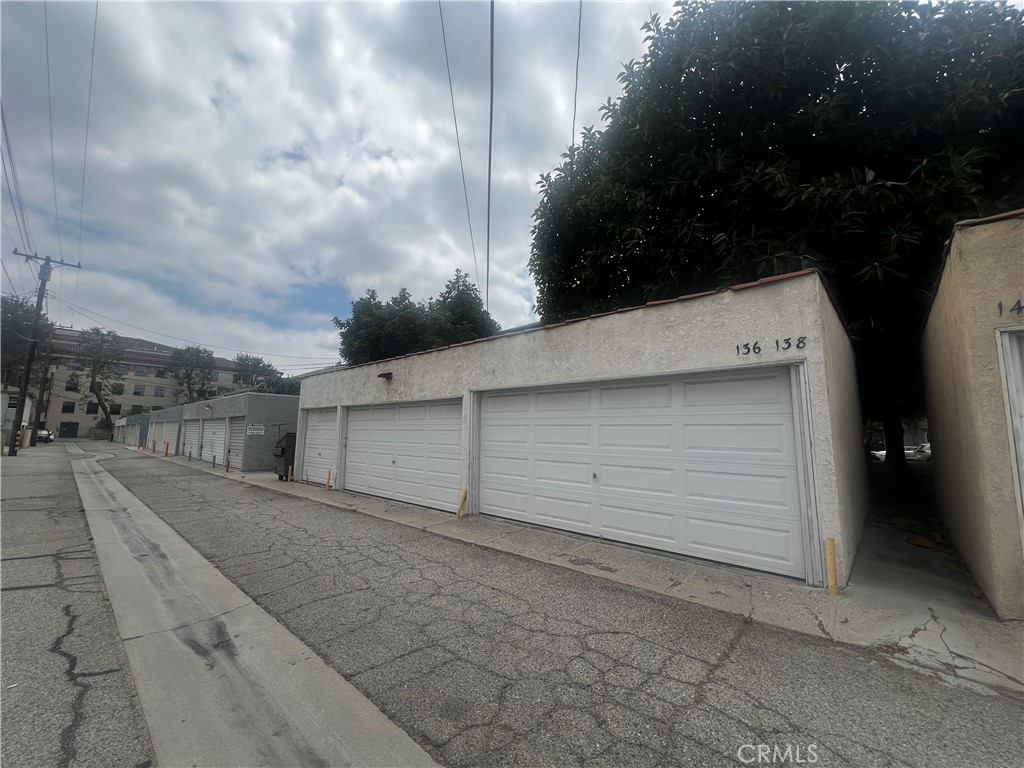 136 N Pass Burbank, CA 91505 - Photo 4 of 6 a backyard of a house with lots of green space