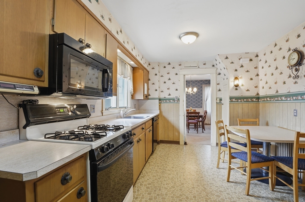 18 Davidson Road Worcester, MA 01605 - Photo 11 of 37