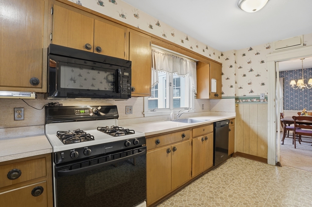 18 Davidson Road Worcester, MA 01605 - Photo 13 of 37