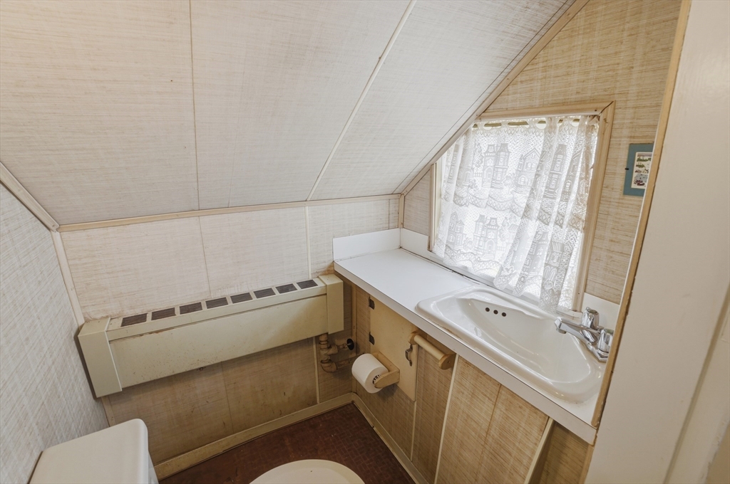 18 Davidson Road Worcester, MA 01605 - Photo 17 of 37