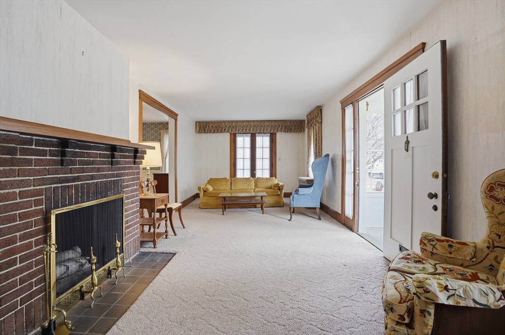 18 Davidson Road Worcester, MA 01605 - Photo 4 of 37