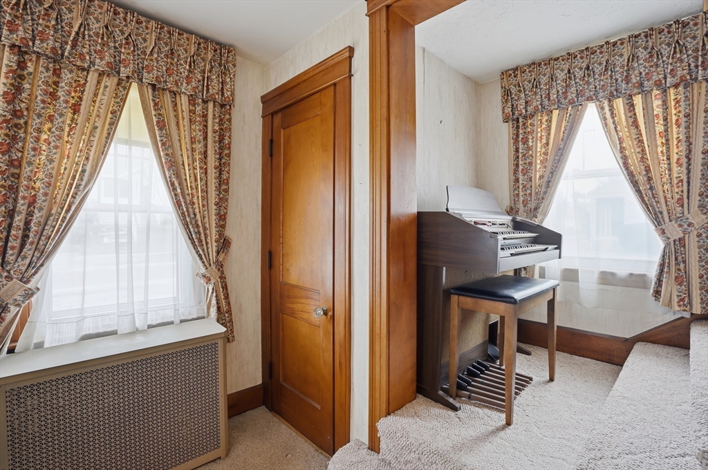 18 Davidson Road Worcester, MA 01605 - Photo 8 of 37