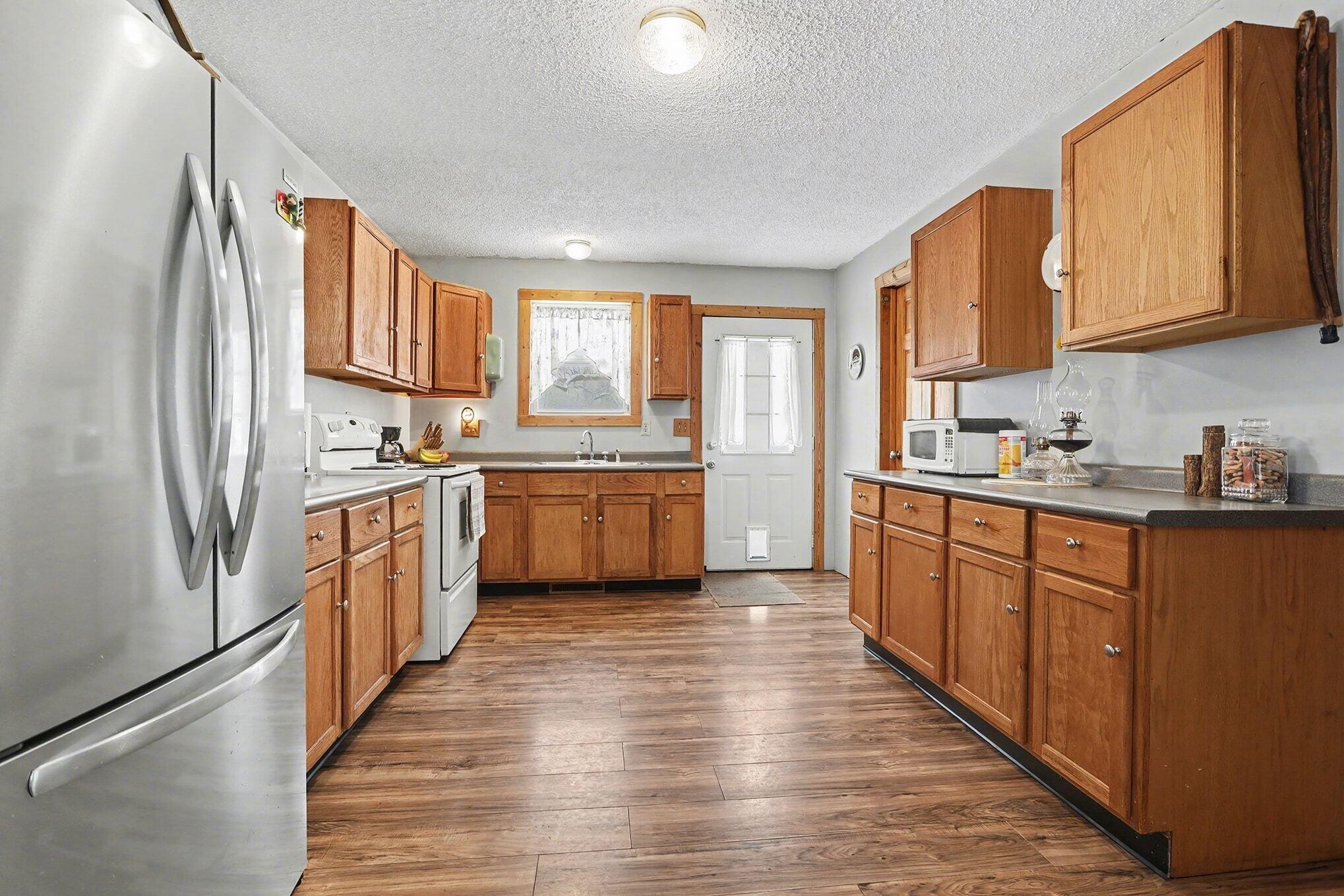 6757 Marsh Road Plainwell, MI 49080 - Photo 2 of 15 005_file_1668