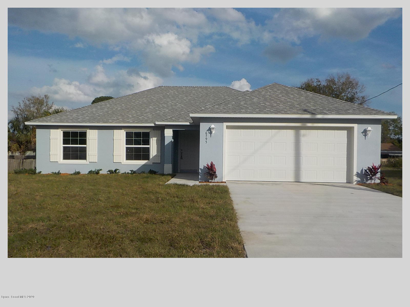 front view of house with a yard