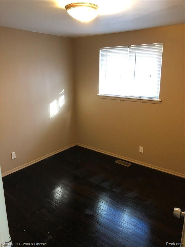 26433 Norfolk Street Inkster, MI 48141 - Photo 10 of 15 IMG_0944.JPG