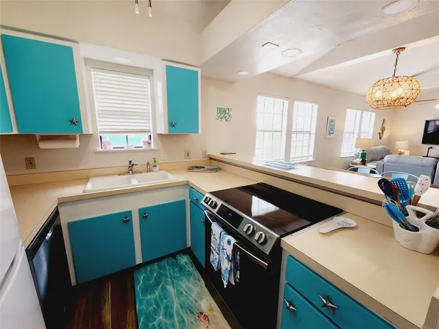 $2,100 | 16606 John Davis Road, Jamaica Beach, TX 77554