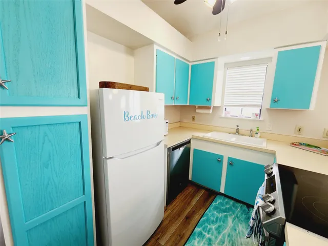 $2,100 | 16606 John Davis Road, Jamaica Beach, TX 77554