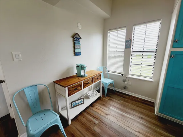 $2,100 | 16606 John Davis Road, Jamaica Beach, TX 77554