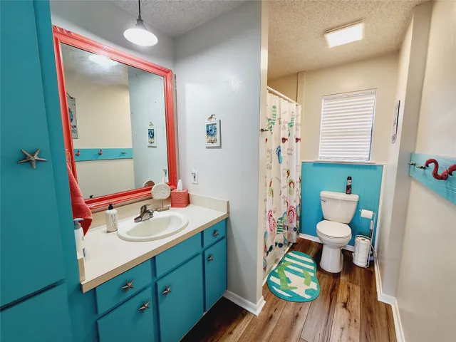 $2,100 | 16606 John Davis Road, Jamaica Beach, TX 77554