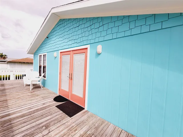 $2,100 | 16606 John Davis Road, Jamaica Beach, TX 77554