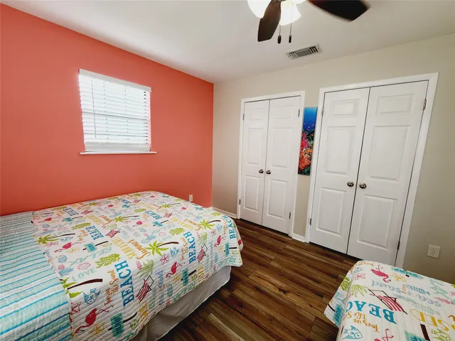 $2,100 | 16606 John Davis Road, Jamaica Beach, TX 77554