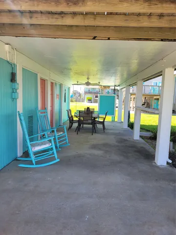 $2,100 | 16606 John Davis Road, Jamaica Beach, TX 77554
