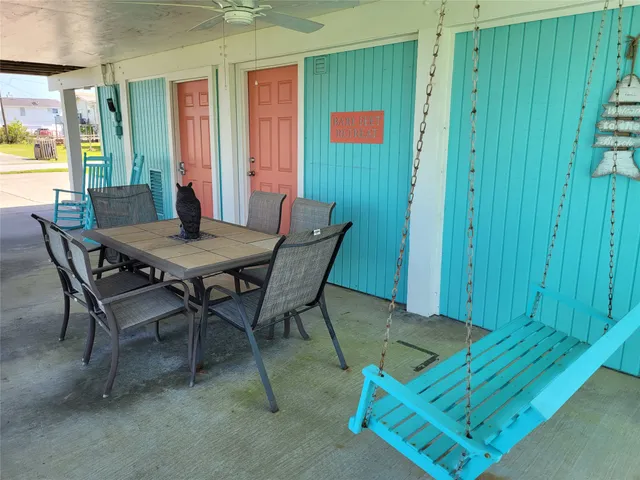 $2,100 | 16606 John Davis Road, Jamaica Beach, TX 77554